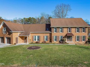 1204 Ashgrove Pl, Knoxville, TN 37919