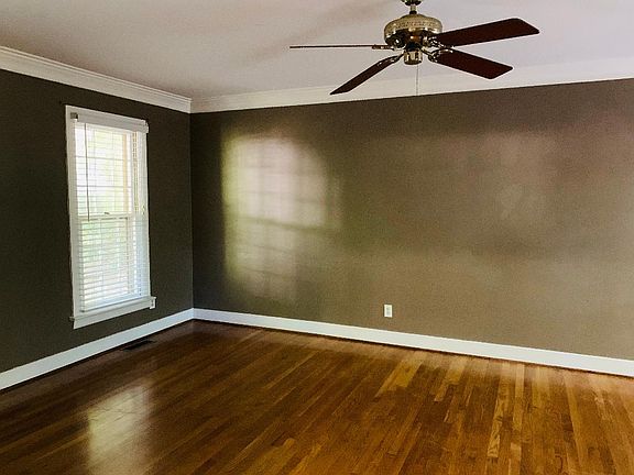 4th image of 600 Holly Grove Ln