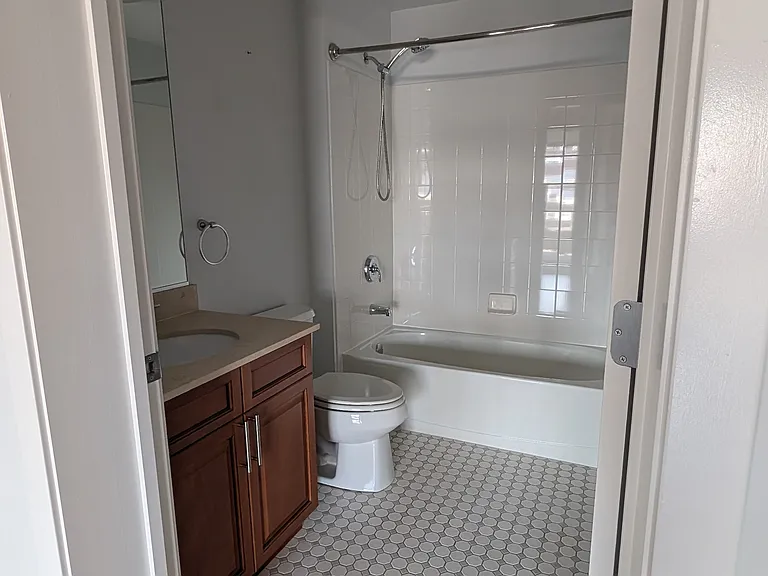 5858 N Broadway St #401 — Photo 10