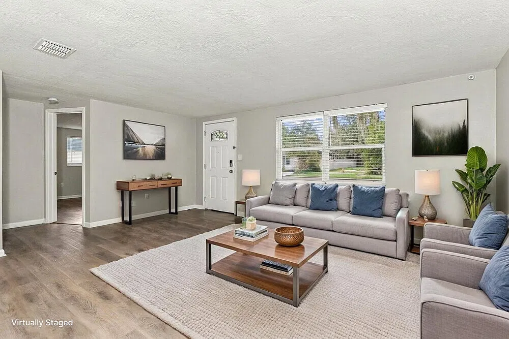3 bed, 2.0 bath, 1007 sqft, $1,630 — Photo 4