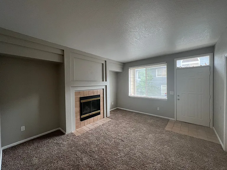1069 S Walden Way #127 — Photo 2