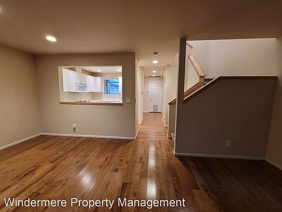 5th image of 9665 Long Point Ln NE