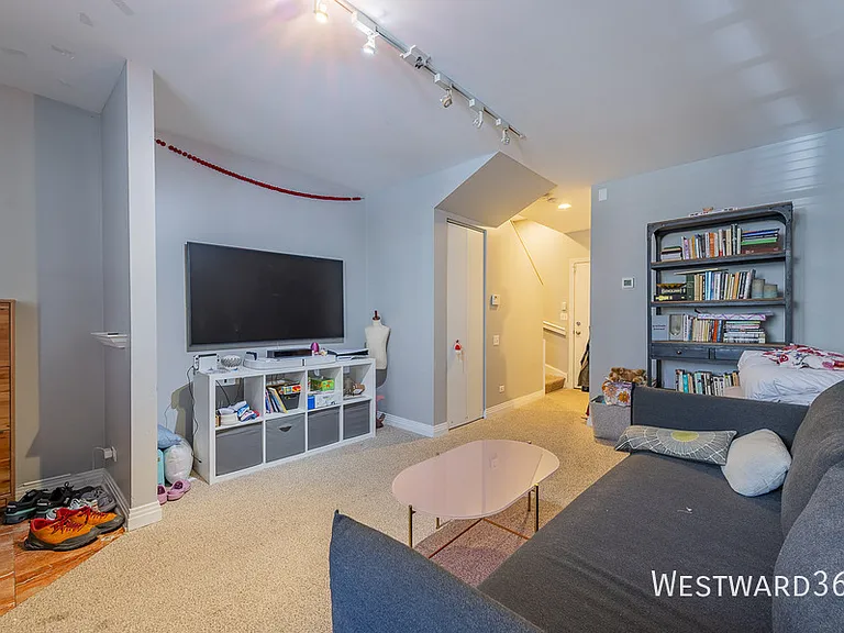 127 E 18th St #TOWNHOUSE — Photo 13
