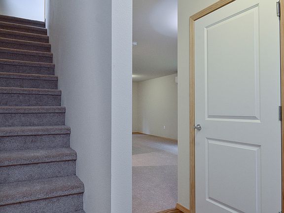 4th image of 396 NE Ohenry Ct