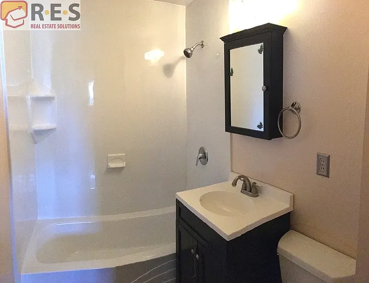 485 Elmira St — Photo 13