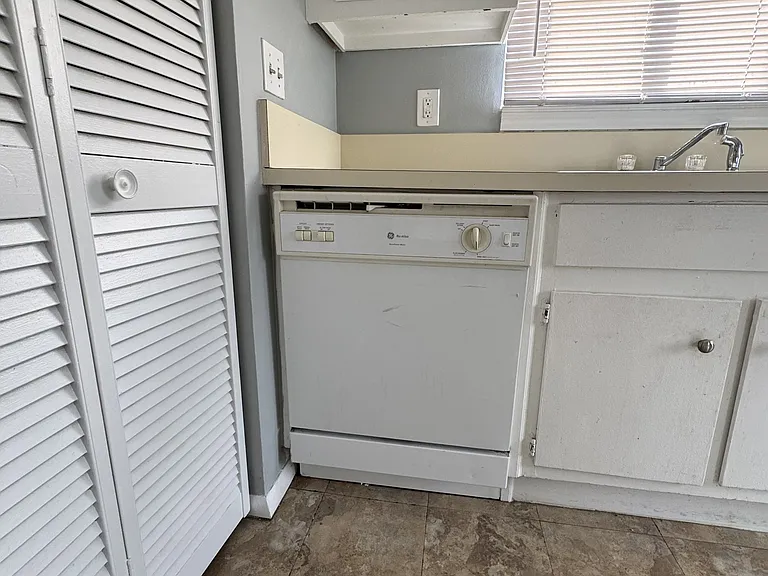 2144 Sonoma St — Photo 3