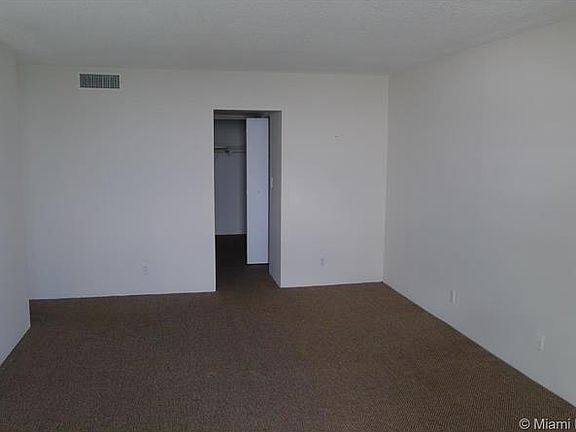 5th image of 100 Bayview Dr APT 1806