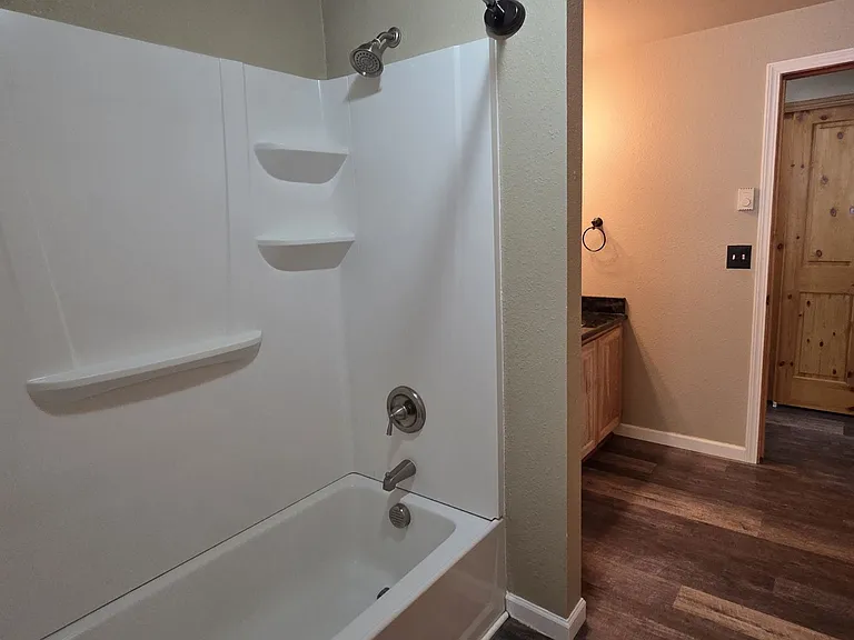 941 Colonial Rd — Photo 17