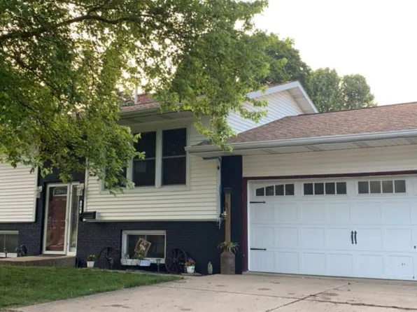 106 W Valley St, Dodgeville, WI 53533