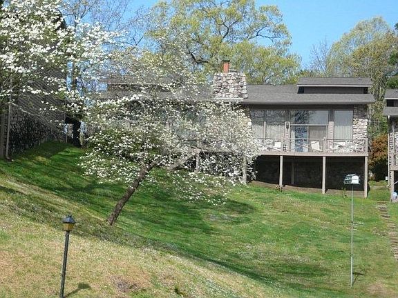 5th image of 220 Grand Isle Dr