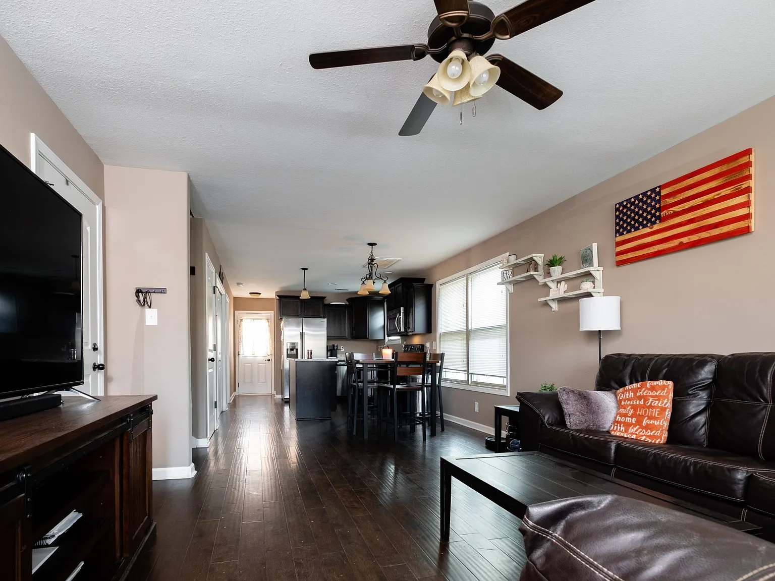 3 bed, 2.5 bath, 1341 sqft, $1,650 — Photo 3