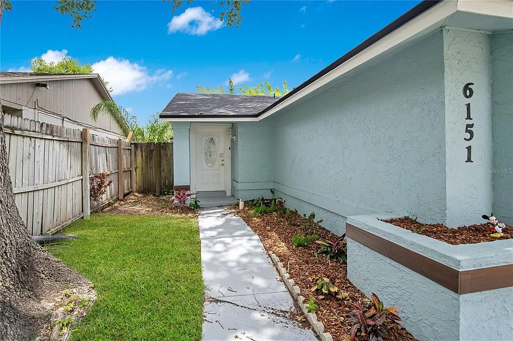 2 bed, 2.0 bath, 2154 sqft, $2,300 — Photo 2