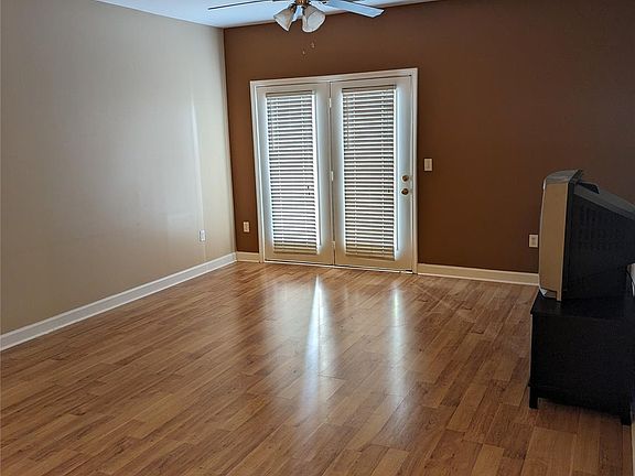 4th image of 9942 Hyde Glen Ct