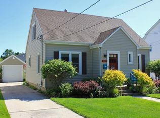 1117 Fairmont Ln, Manitowoc, WI 54220