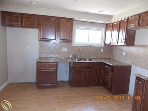4th image of 24214 Rosemarie Ave