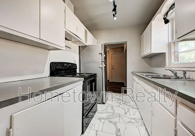 527 W Dill St — Photo 11