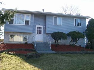 365 Lyons Dr, Bolingbrook, IL 60440