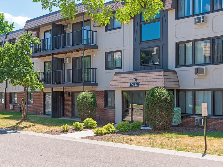 Oakdale Apartments — Photo 11