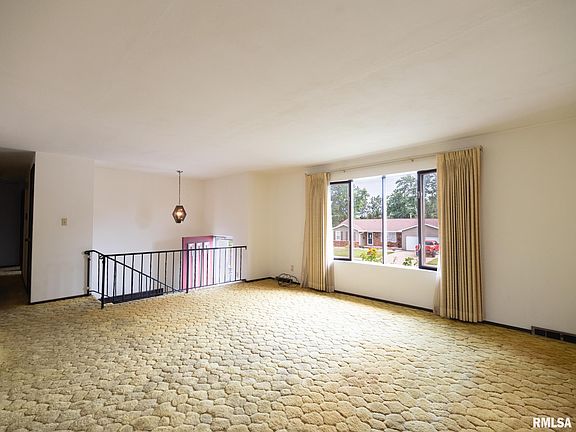 4th image of 3115 W Wilshire Dr