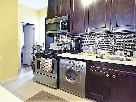 5th image of 345 Bedford Ave APT D4