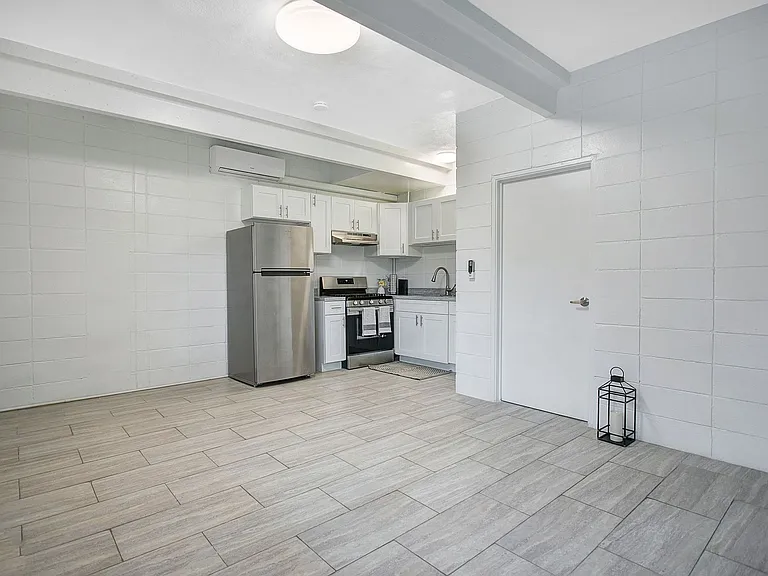 815 Washington St — Photo 3