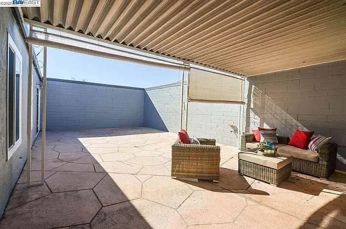 3 bed, 1060 sqft, $3,900 — Photo 3