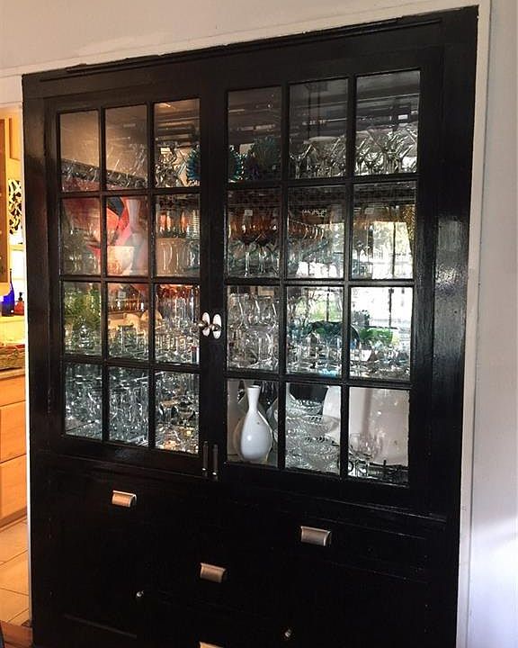 2nd image of 909 Ross Ave