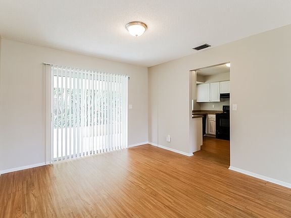 5th image of 323 SE 47th St
