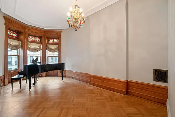 Sold by Compass | media 6