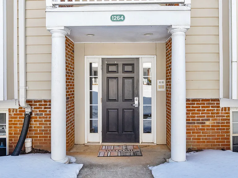 1264 Villa Ln #C — Photo 1