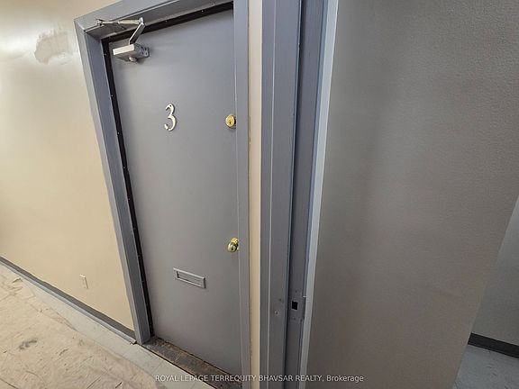 5th image of 2827 Weston Rd #3