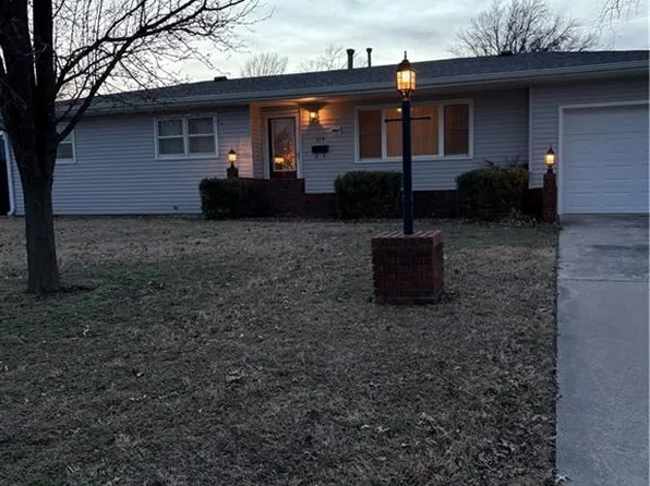 719 S Larson Ave, Chanute, KS 66720