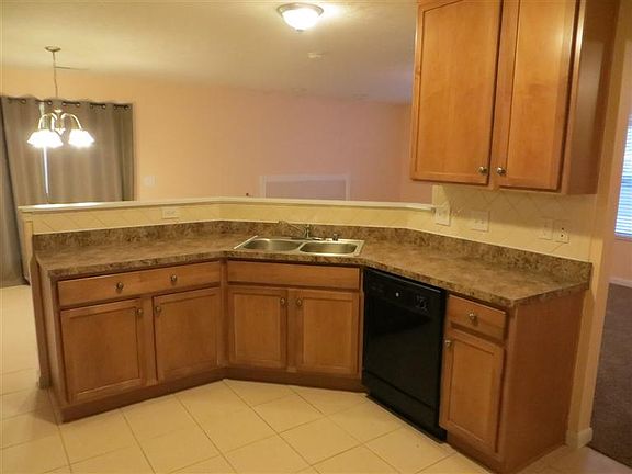 4th image of 320 Hennepin Dr