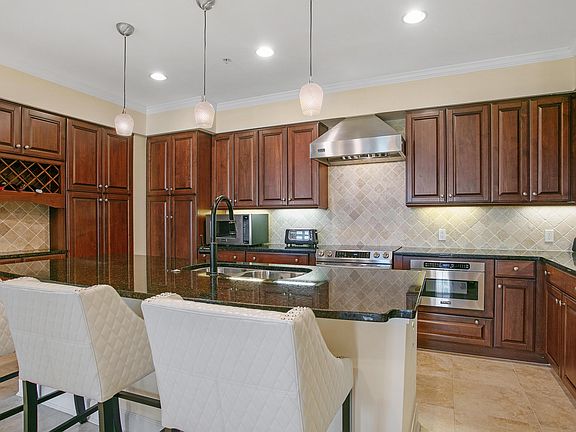 5th image of 404 Kelly Plantation Dr Unit 606