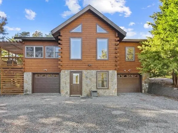 261 Twin Lakes Dr, Reidsville, NC 27320