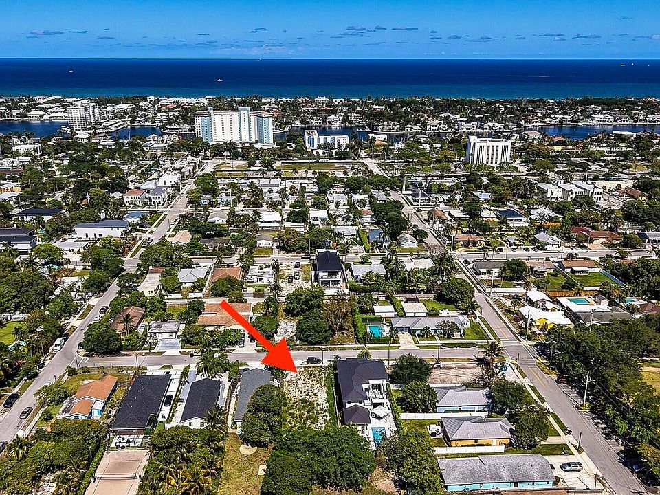 1st image of 618 SE 2nd Avenue