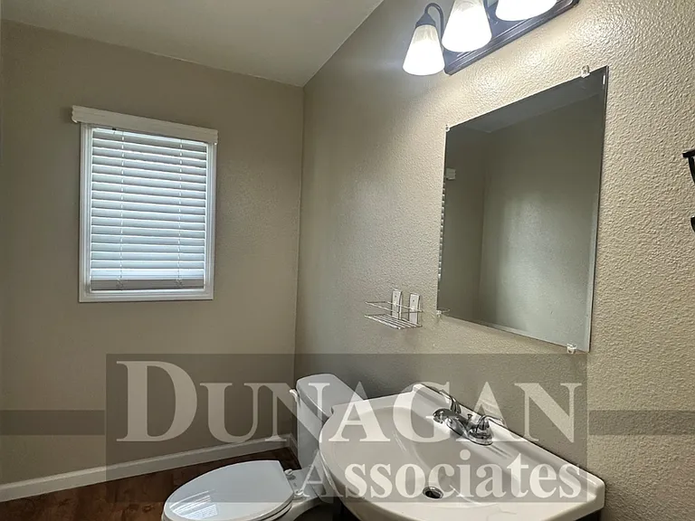 709 W Stevens St — Photo 5