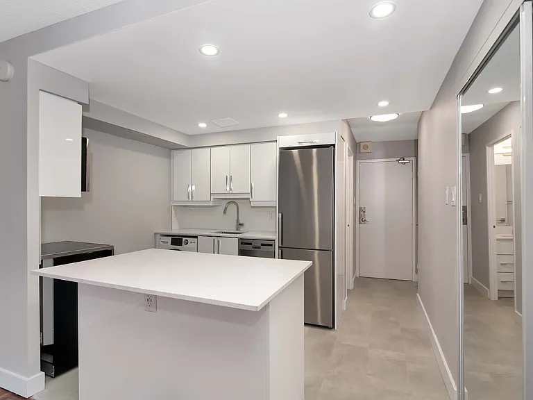 235 Bloor St E — Photo 21