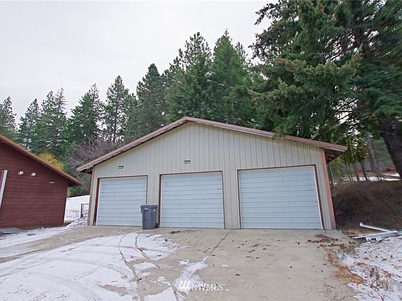 3 Car Garage w tons of storage or 6 car....