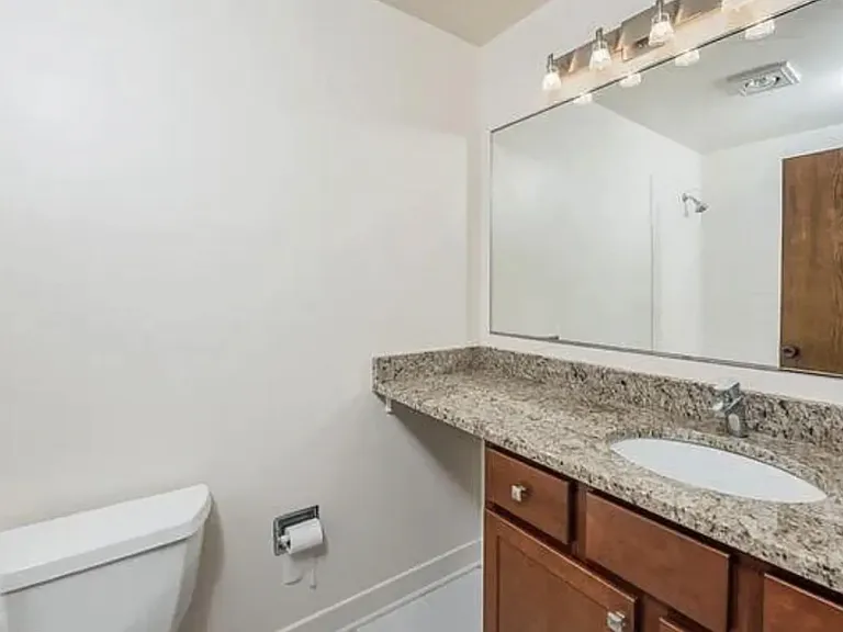 1912 N Mohawk St — Photo 11