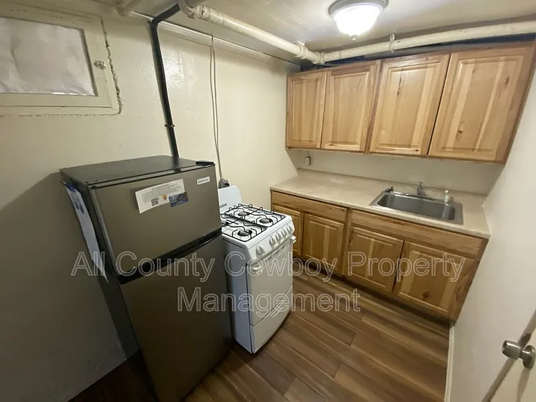 310 S 12th St #B — Photo 2