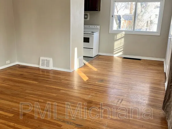 4414 Huron Cir, South Bend, IN 46619