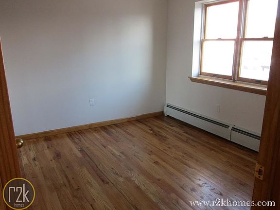 4th image of 3019 32nd St APT 2