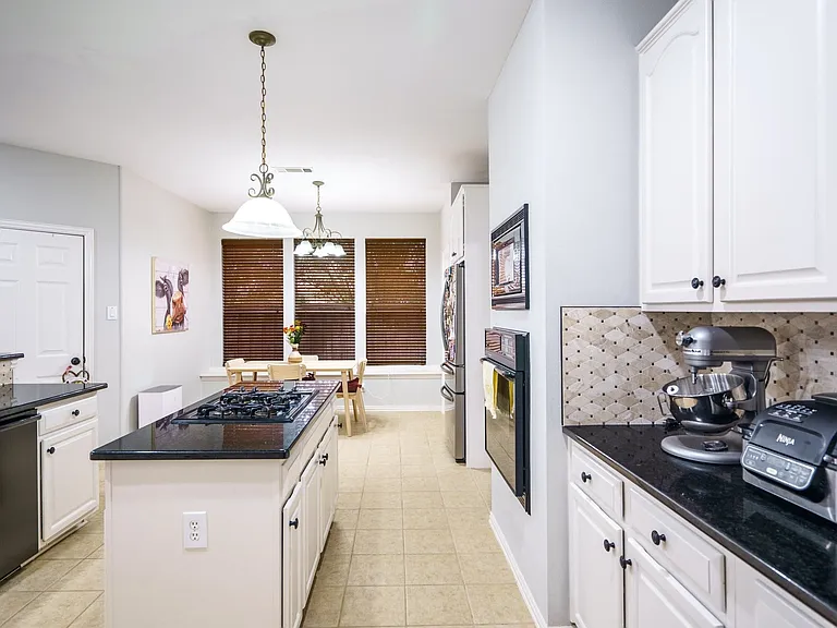 1408 Comanche Dr — Photo 9