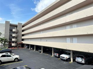 Sandalwood Condo Apts, Miami, FL 33172