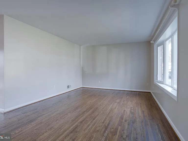 7117 Hadlow Ct — Photo 9