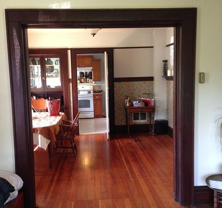 lokking into dining room, from livingroom (not pictured)