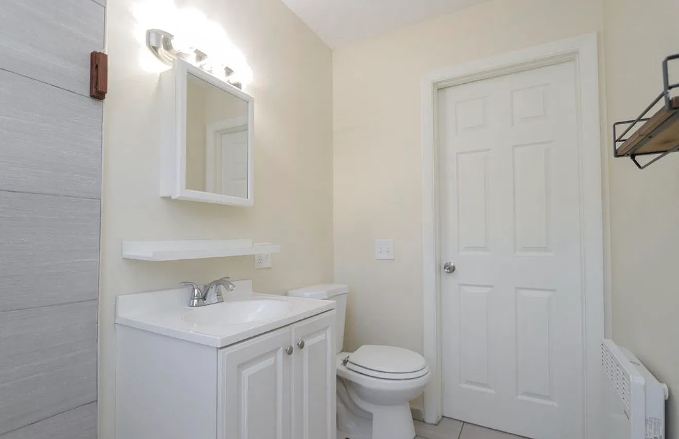2 bed, 835 sqft, $1,350 — Photo 1