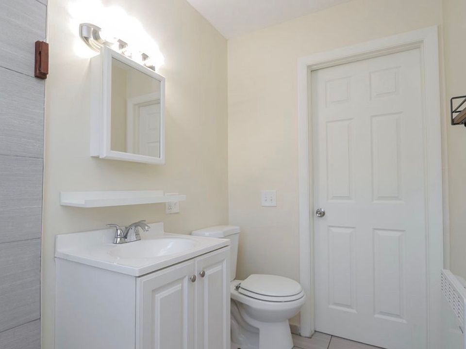 1st image of 323 Montcalm St #323