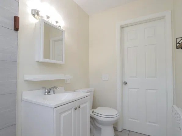 323 Montcalm St #323, Chicopee, MA 01020